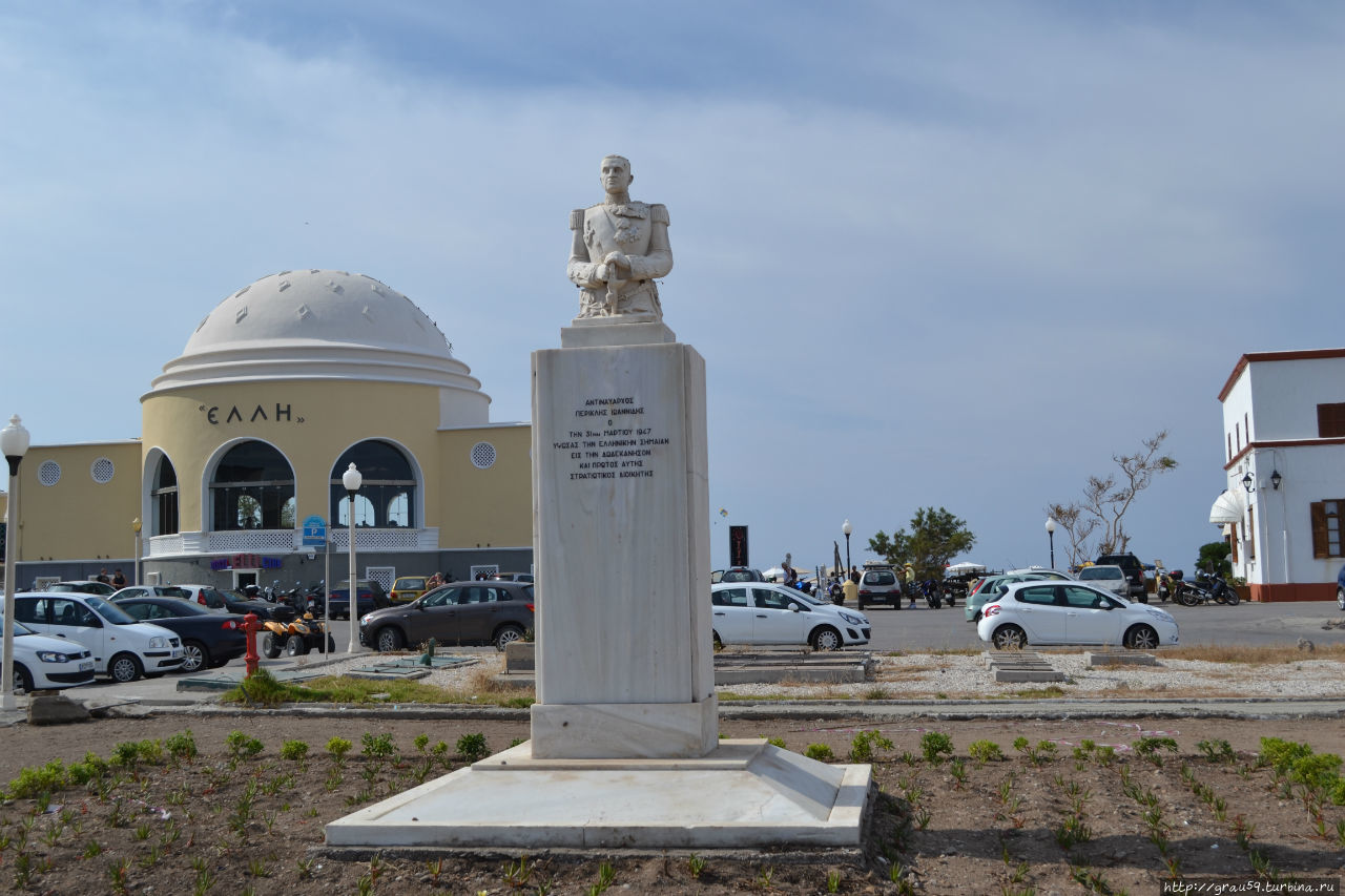 Памятник вице-адмиралу Периклу Иоаннидису Родос, остров Родос, Греция