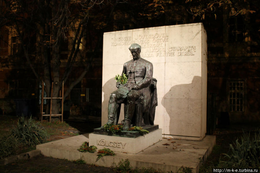 Площадь Баттяни. Осмотримся вокруг Будапешт, Венгрия