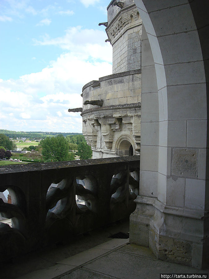 С балкона открывается прекрасный вид на окрестности Амбуаз, Франция