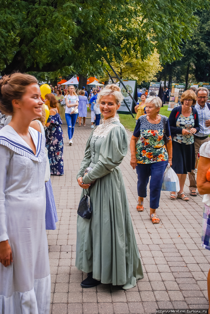 Верманский парк в праздник города — сквозь века Рига, Латвия