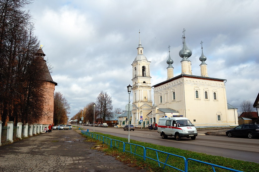Смоленская церковь с колокольней Суздаль, Россия