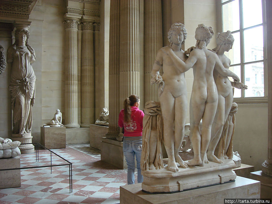В залах музея Париж, Франция