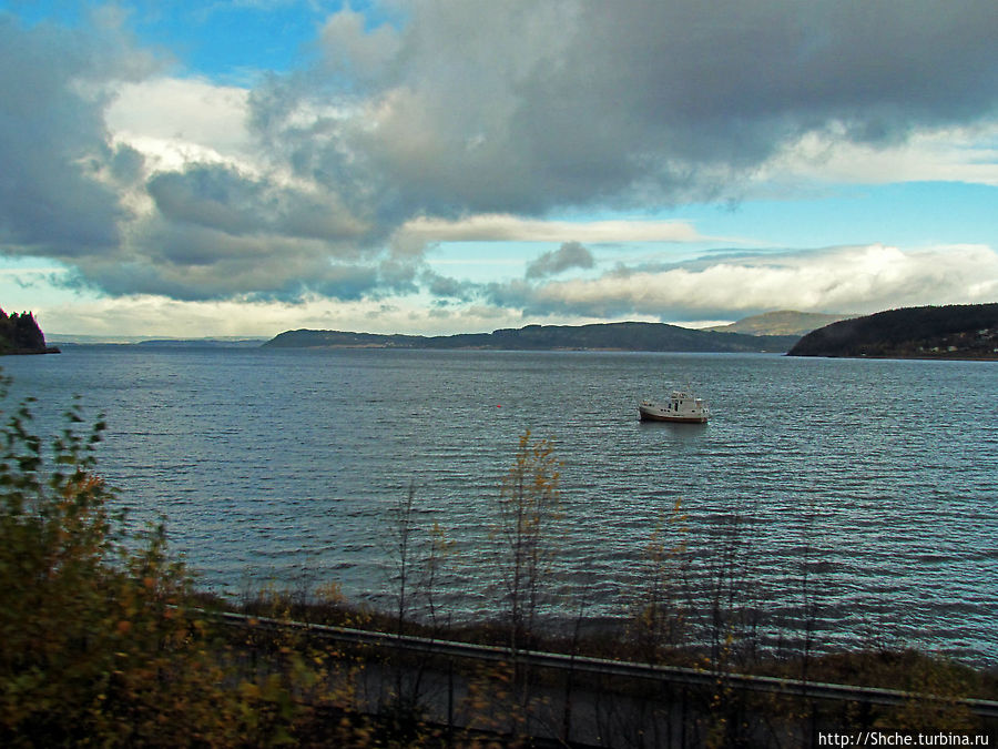 Суровая красота побережья фьерда Strindfjorden Вернес, Норвегия