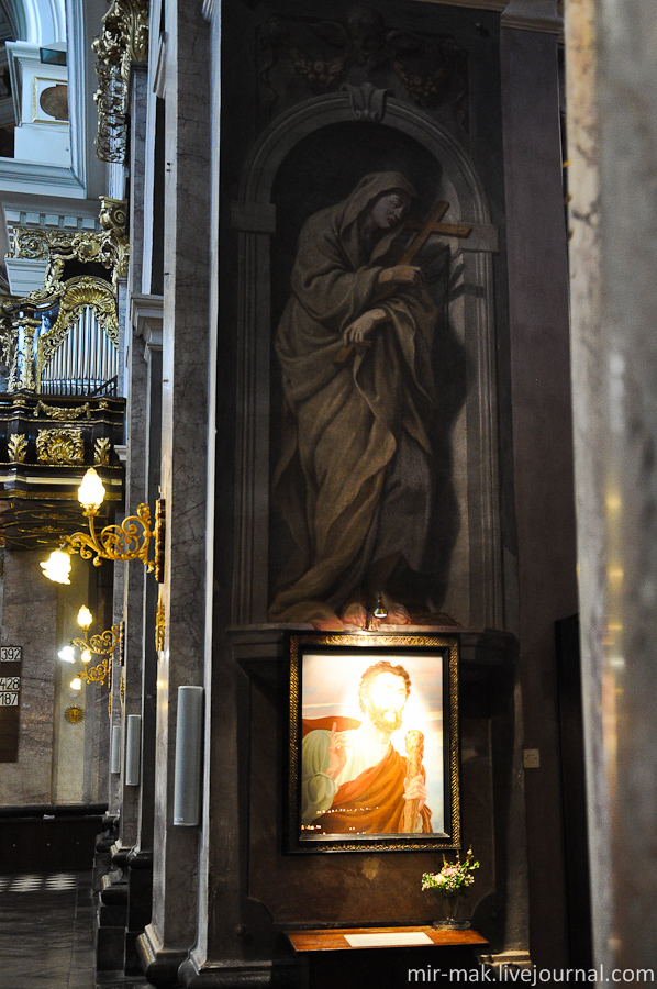 Собор Святого Николая – самый крупный католический храм Любляны. Он знаменит своими фресками на стенах и своде, выполненными мастерами Джулио Квальо в 1720-х годах и Матевжем Лангусом в 1840-х годах. Любляна, Словения