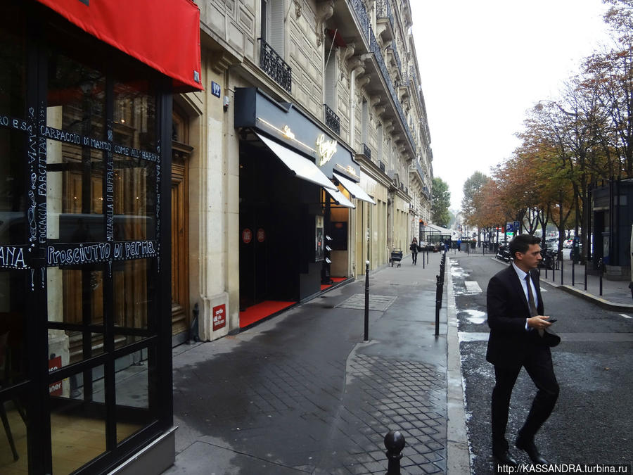 Авеню Георга V. Американцы  в Париже Париж, Франция