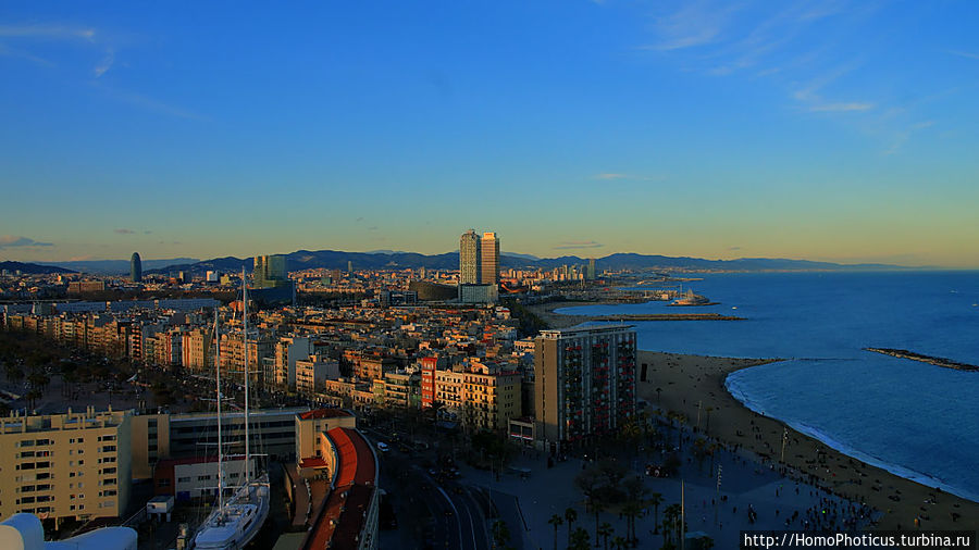 Вид на залив с Монжуика Барселона, Испания
