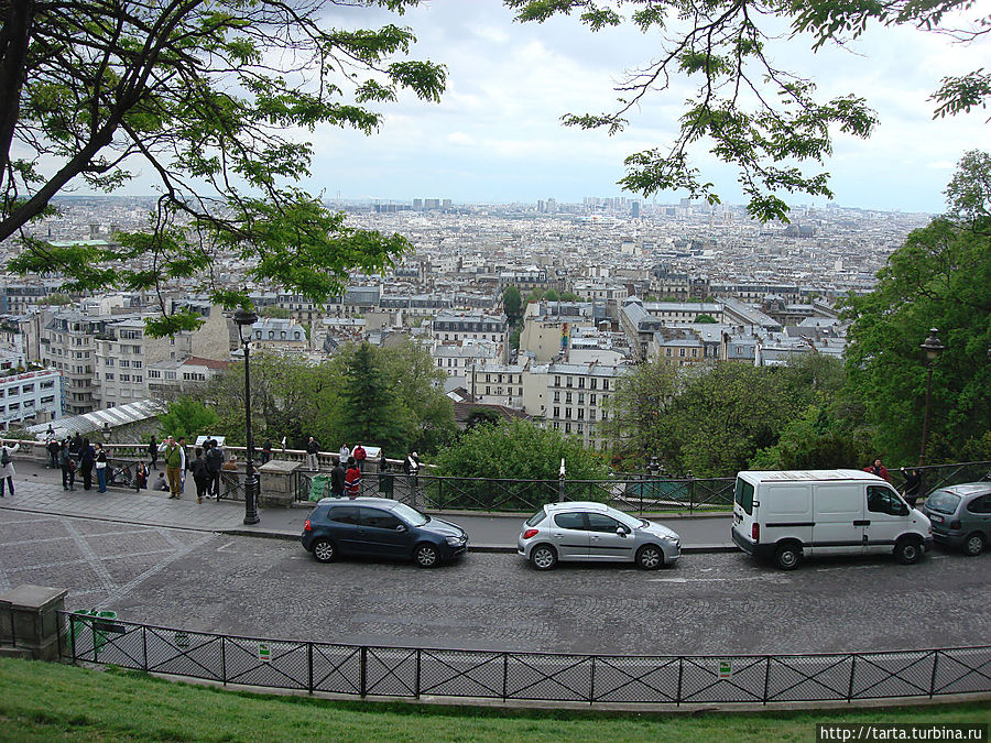 Париж у подножия холма — фантастический вид! Париж, Франция