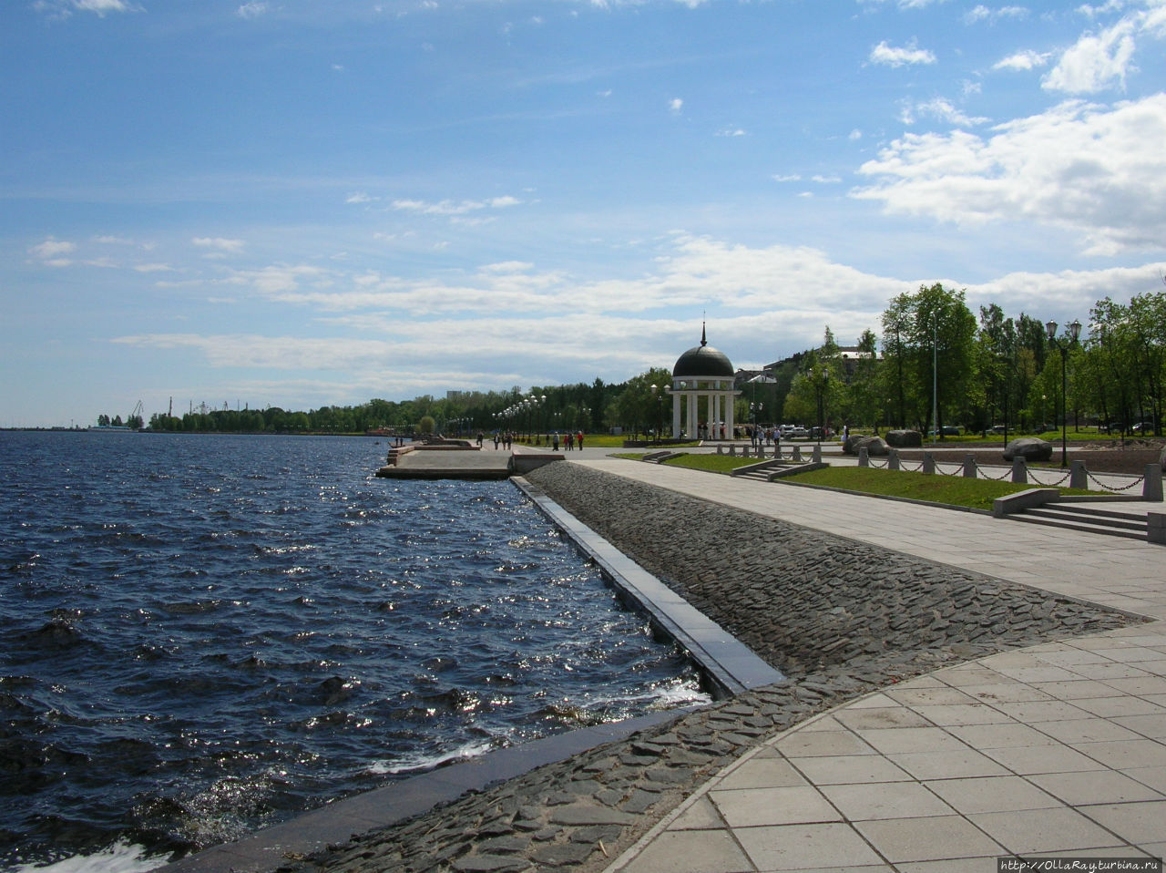 Вид на ротонду и Онежскую набережную. Петрозаводск, Россия