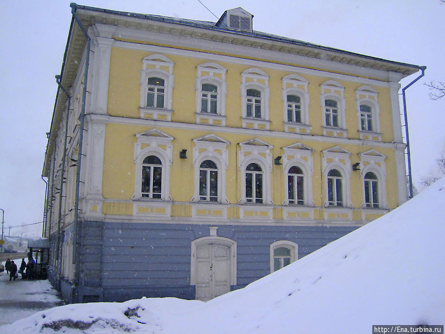 Дом, укутавшийся снежным валом )) Галич, Россия