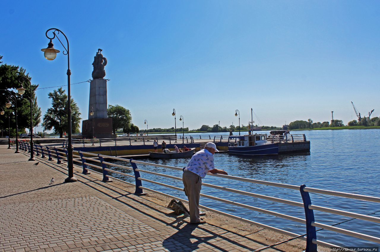 Памятник первым корабелам Херсон, Украина