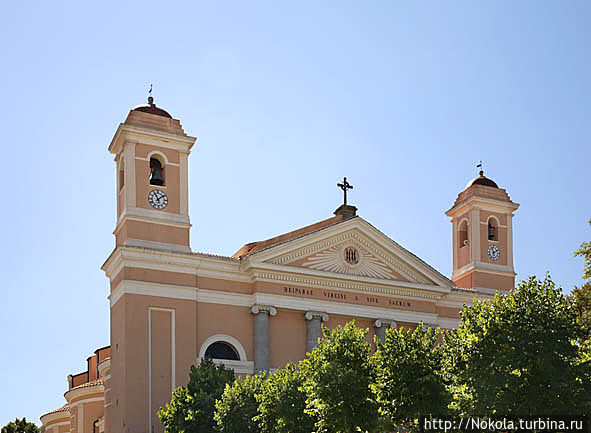 Собор Санта-Мария-делла-Неве Нуоро, Италия