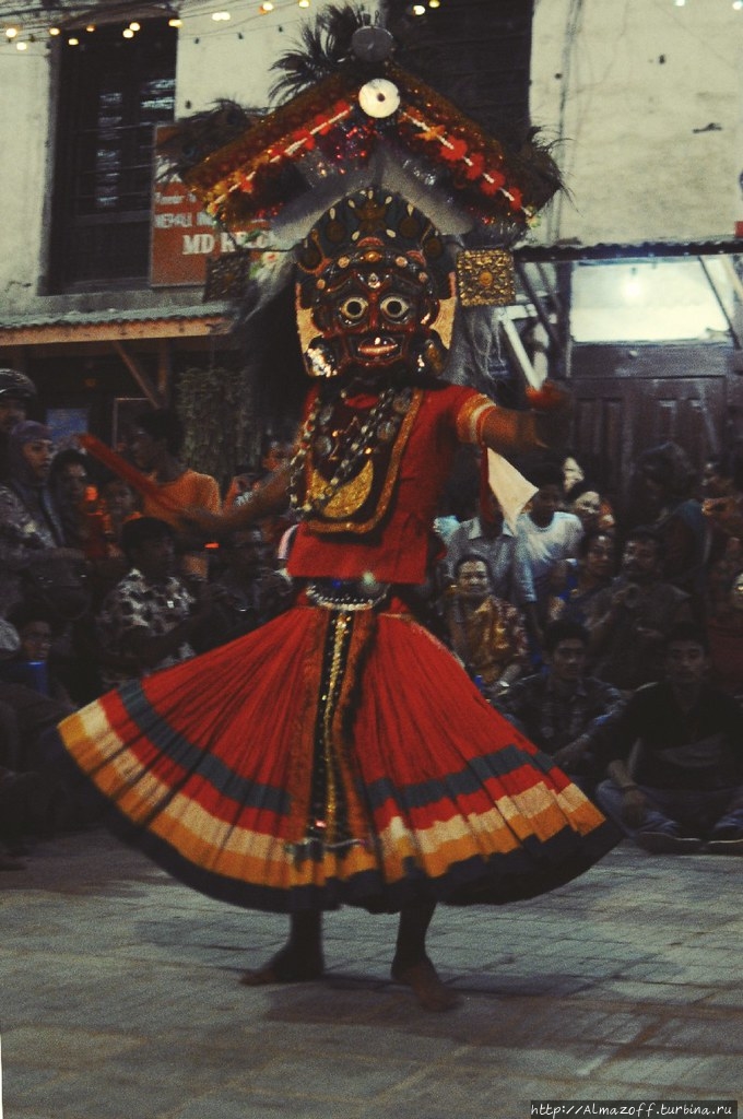 Традиционные неварские танцы в масках Богини Аджимы Катманду, Непал