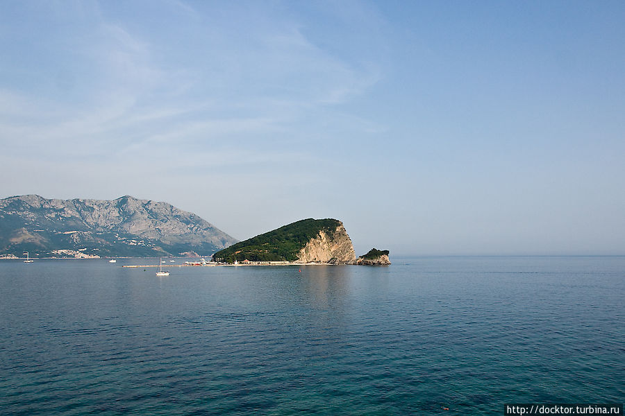 Необитаемый остров Святого Николы (Sveti Nikola) в километре от Будвы Будва, Черногория