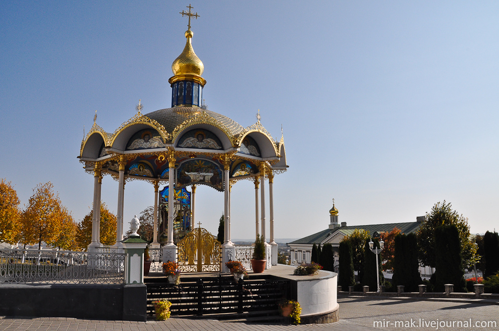 Летний алтарь. Почаев, Украина