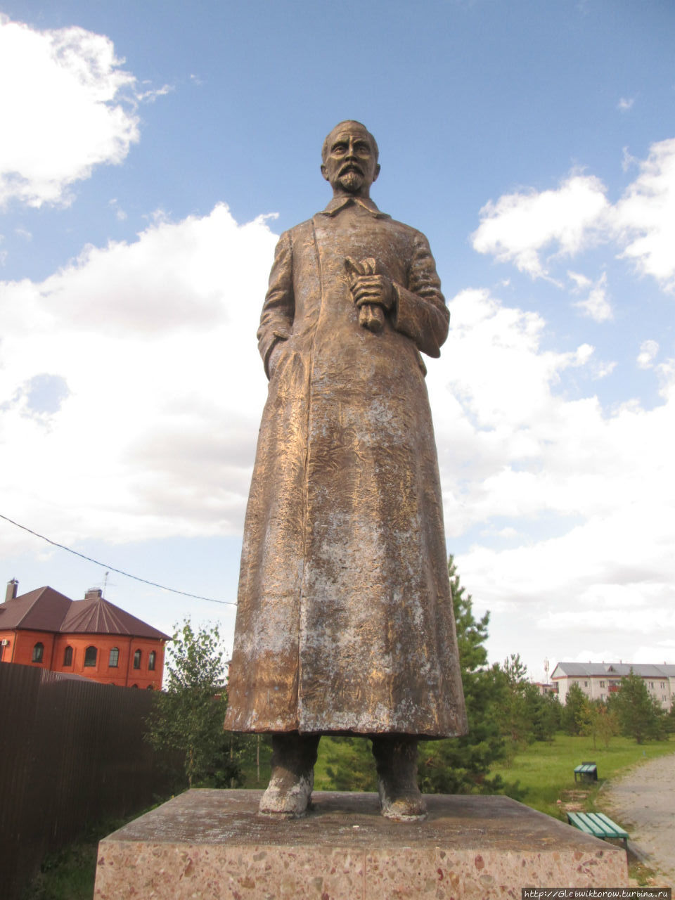 Прогулка по скверу Пограничников Тюмень, Россия