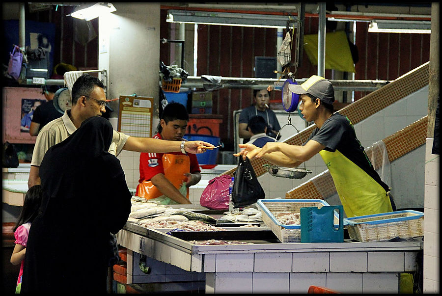 Экзотика брунейского рынка Gadong