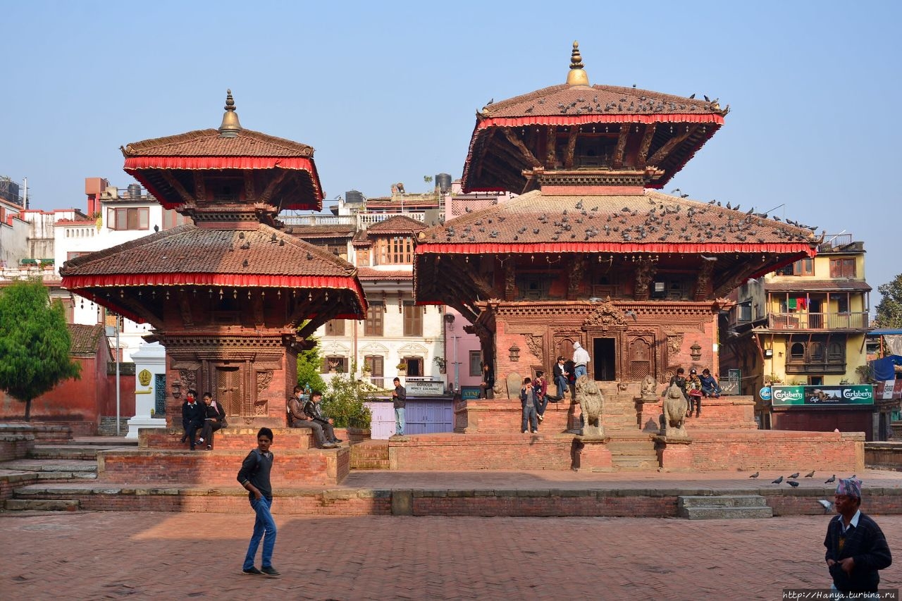 Храм Джаган Нараян (справа).Из интернета Патан (Лалитпур), Непал