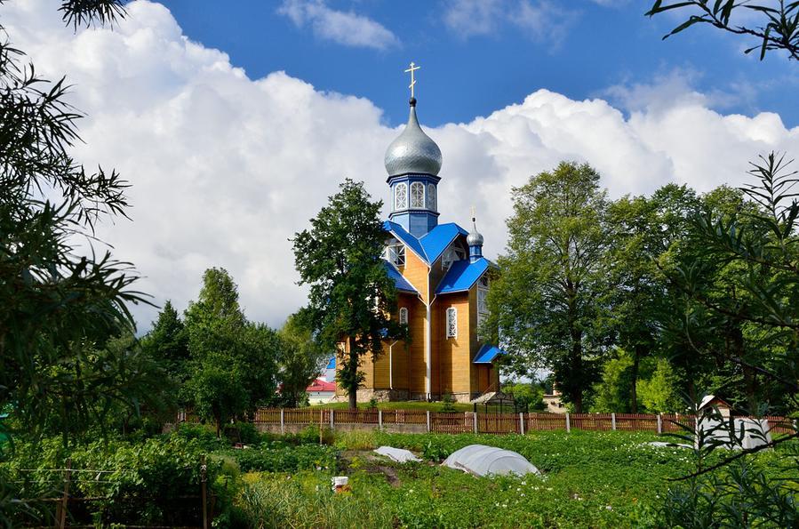 Церковь неподалеку от входа в нашу Гостиницу №2 Беловежская Пуща Национальный Парк, Беларусь