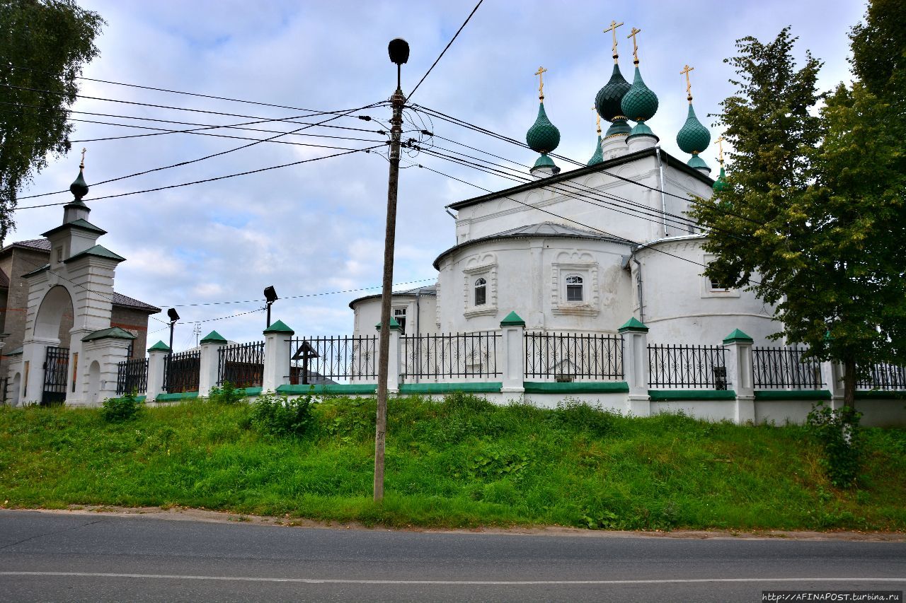 Кинешма. Успенская и Преображенская церкви - два берега реки. Успенская и Преобр