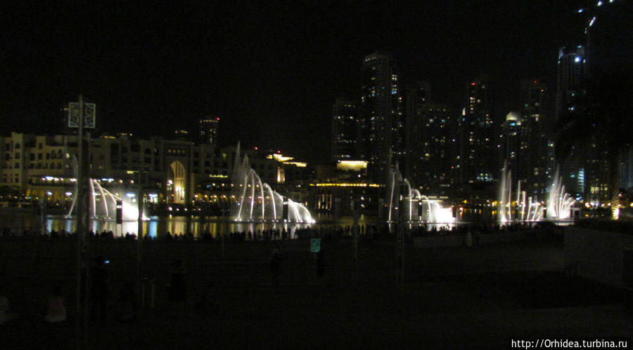 Самый зрелищный аттракцион Дубаи — цветомузыкальные фонтаны Дубай, ОАЭ