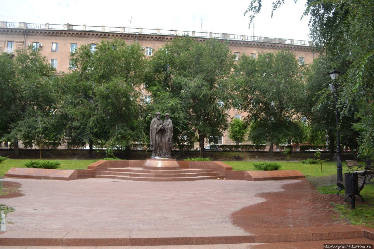 Памятник Петру и Февронии / Monument to Peter and Fevronia