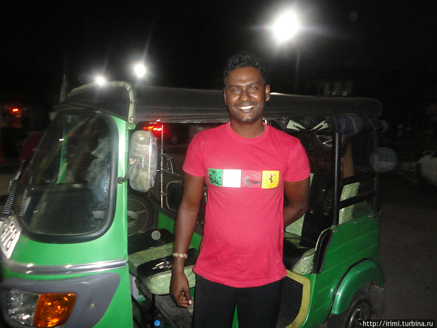 Наш таксист Антон (Шумахер) )))) Он на тук-туке такое вытворяет!... ))))