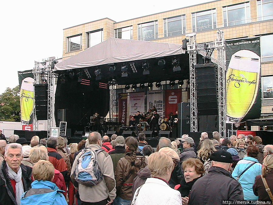 Затянувшийся Erntedankfest или шоу продолжается Веймар, Германия