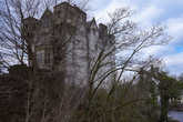 Вид на замок из-за речки Эшке.