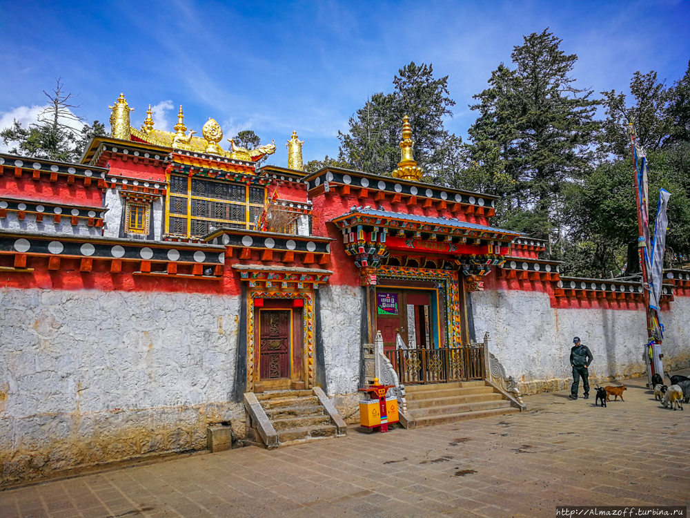 Монастырь Гьялтанг Ригнга Лхаканг. Шангри-Ла, Китай