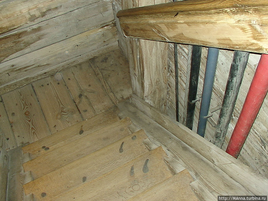 Это ступеньки, по которым мы спускались.