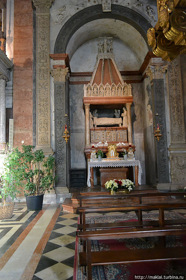 Саркофаг Святой Агаты. Верона, Италия
