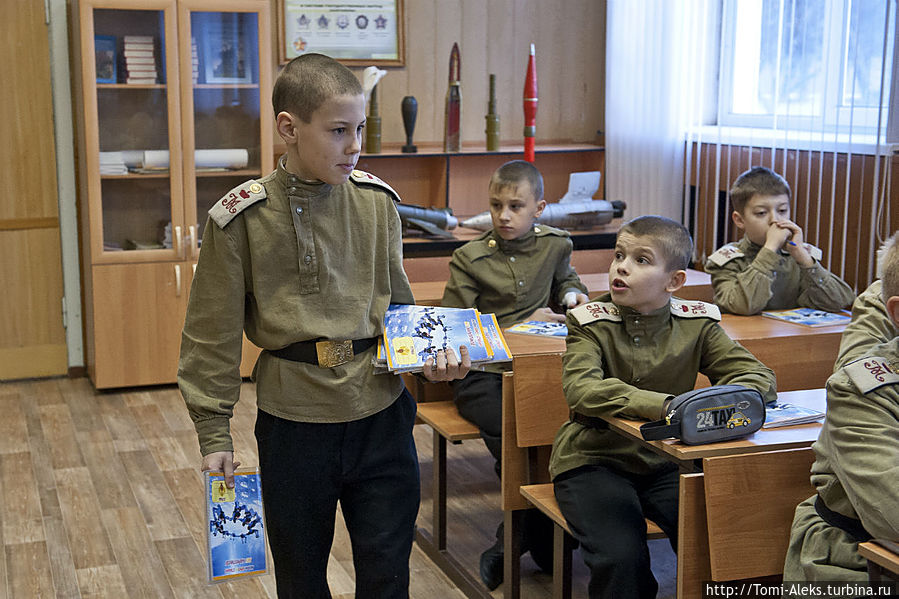 Кто еще не получил учебник...
*