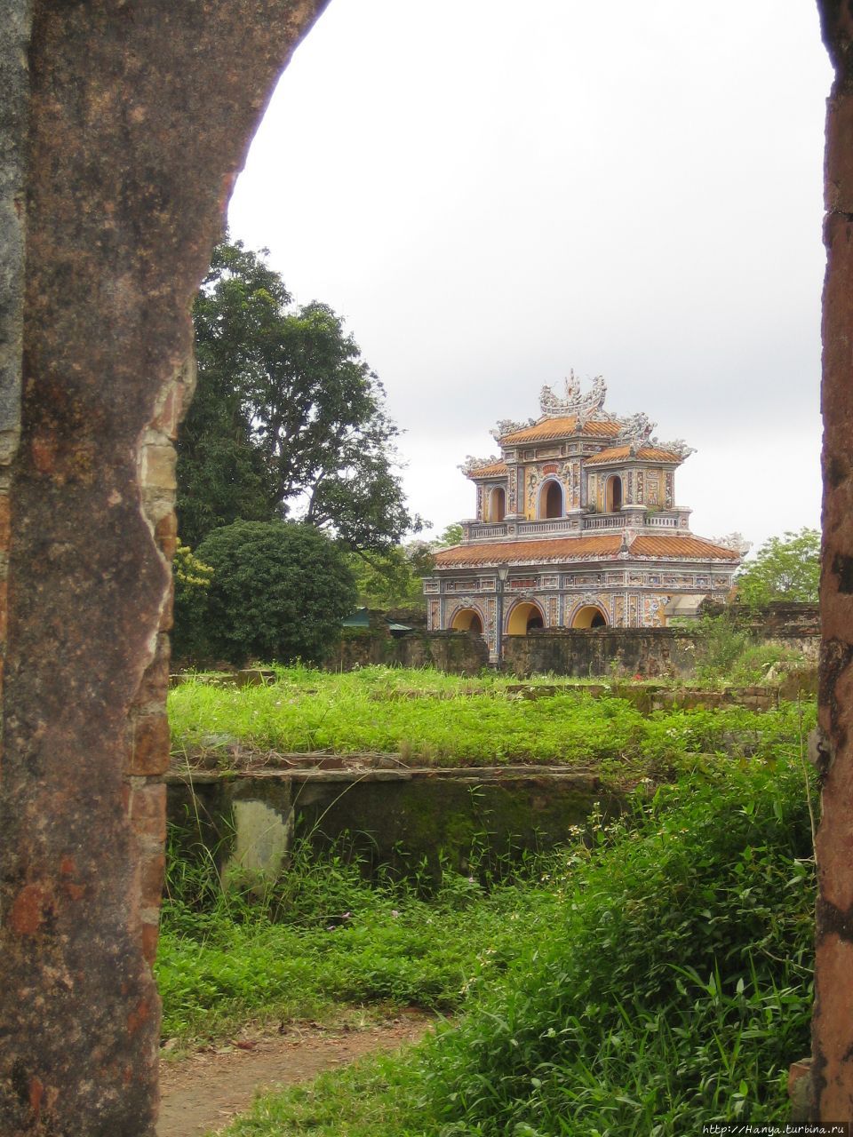 Хюэ. Императорский город. Вид на ворота Хюэ, Вьетнам