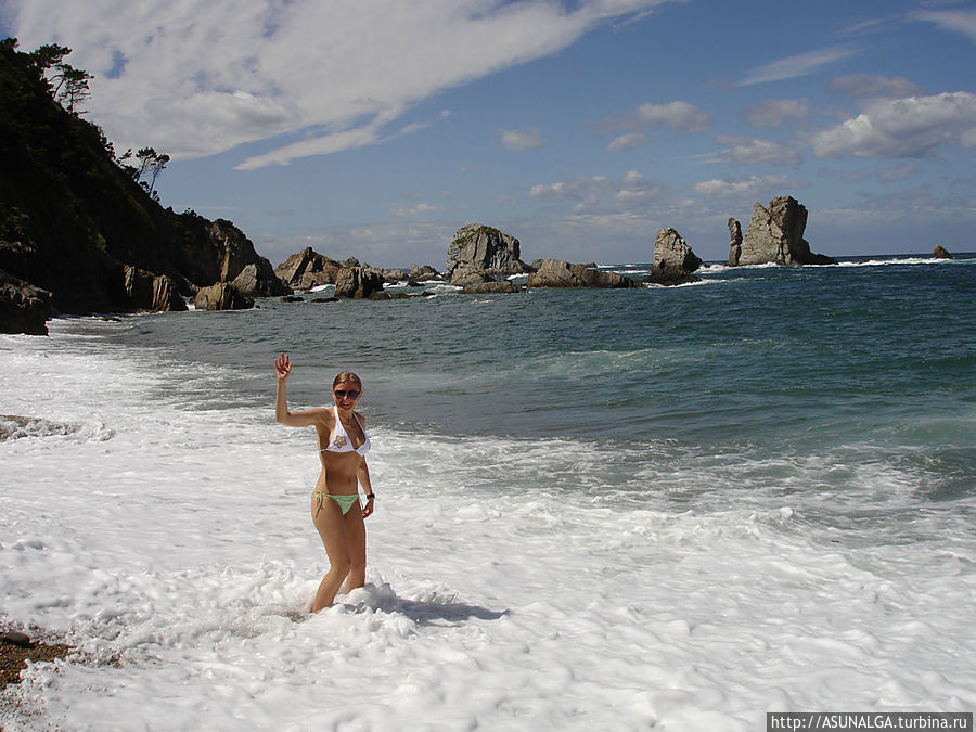 Главными отличительными особенностями местной географии являются: извилистое, скалистое побережье и горный ландшафт внутренней части региона.