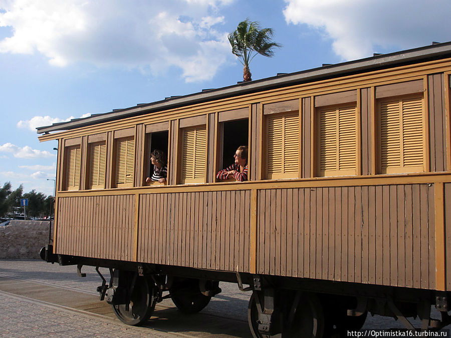А в окошках — мы