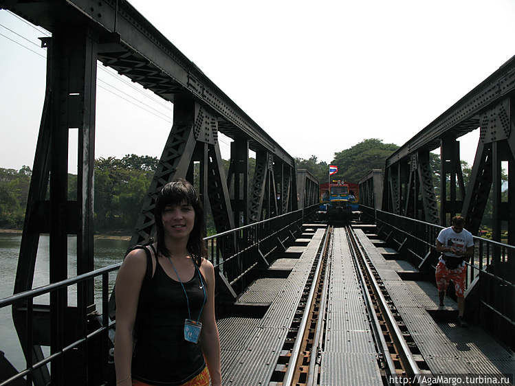 Мемориальный мост на реке