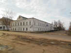 Бывшее городское  училище,  сейчас  к  Кировской  школе  относится.