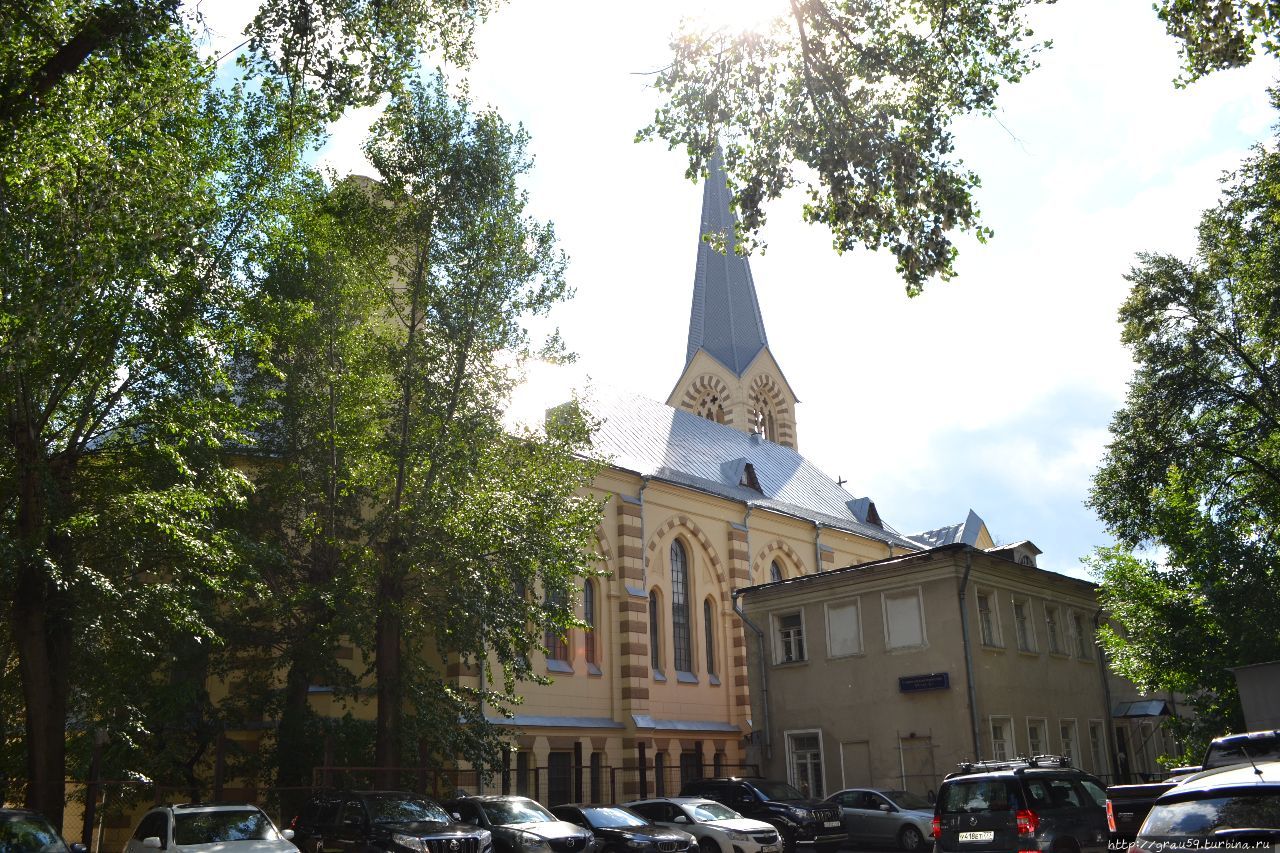 Вокруг лютеранской церкви святых Петра и Павла Москва, Россия