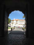 Вход во Дворец Palacio de Conde de Castro Guimarres.