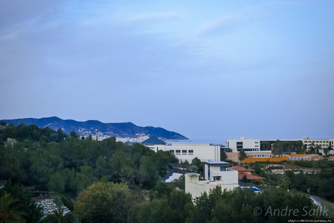 Прогулка по старому городу Ситжес, Испания