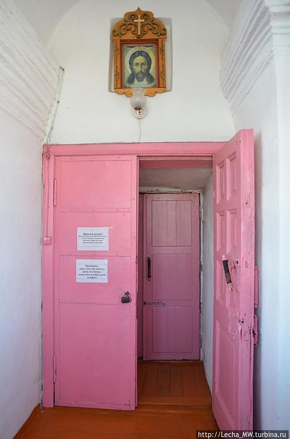 Дверь в церковь Юрьев-Польский, Россия