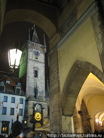 Ратуша и знаменитые 
астрономические часы.