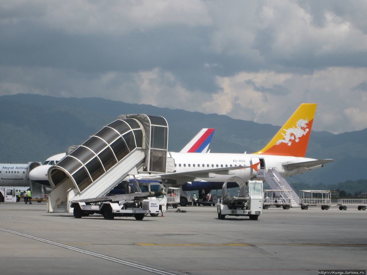 Международный аэропорт Трибхуван Катманду, Непал