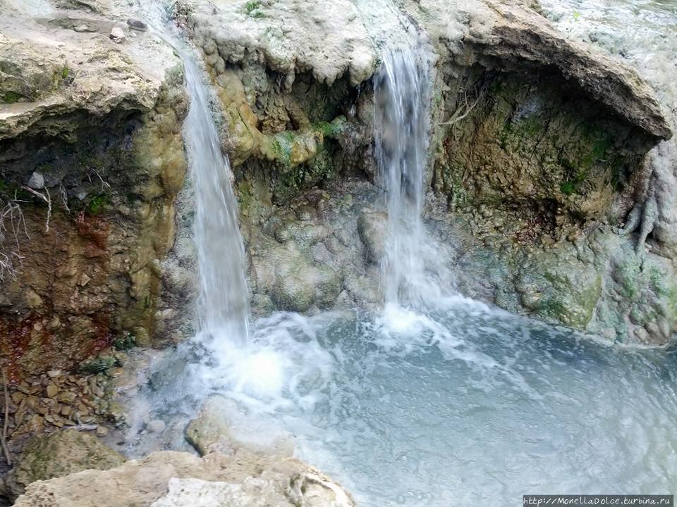 Термальные природные бассейны Баньи Сан Филиппо Баньи-Сан-Филиппо, Италия