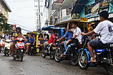 А это филиппинский транспорт — трициклы