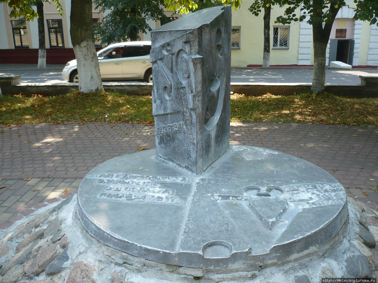 йошкар-ола памятник букве й. памятник букве ё в белоруссии. памятник букве ё полоцк. памятник букве п в перми. памятник букве "ы " в екатеренбурге.