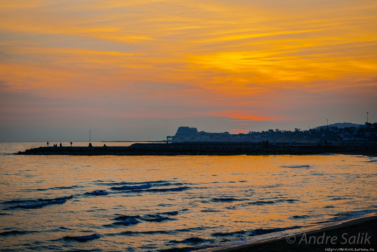 Развлечения на закате Ситжес, Испания