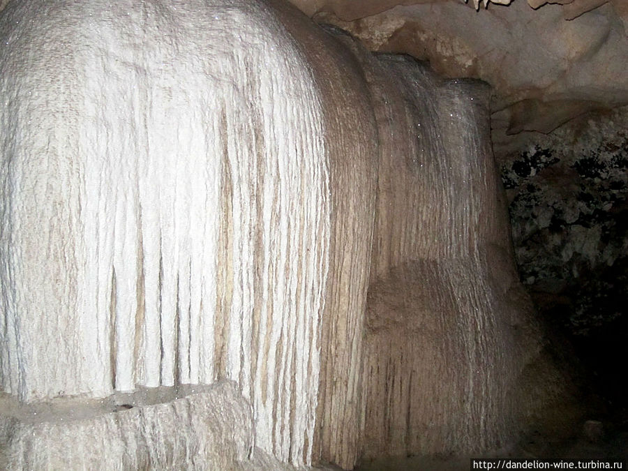 Пещера Нам Лод (Lodge cave, Nam Lod cave) Мае-Хонг-Сон, Таиланд