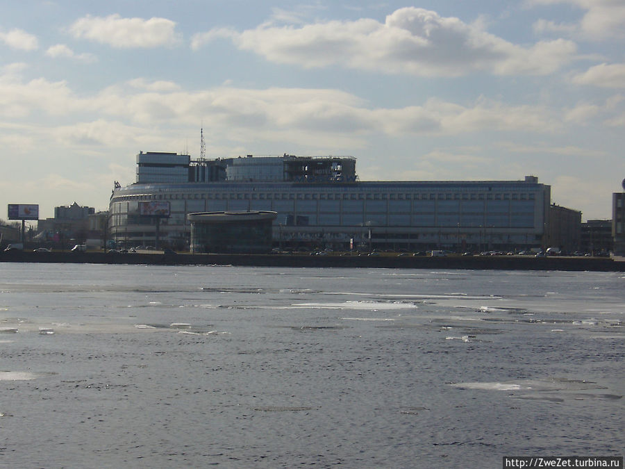 Я этим городом храним. Вдоль главной водной артерии. Санкт-Петербург, Россия