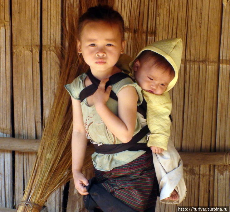 Дети народности Кхмон Луанг-Прабанг, Лаос